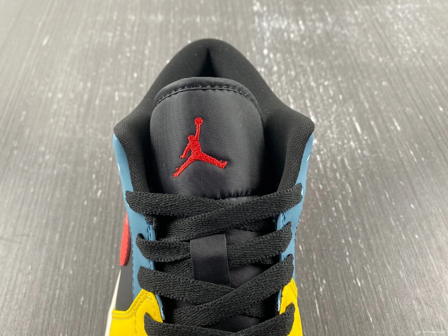 DN3739-060 Multi-Color Low (W) Black Jordan SE - Air 1 0109